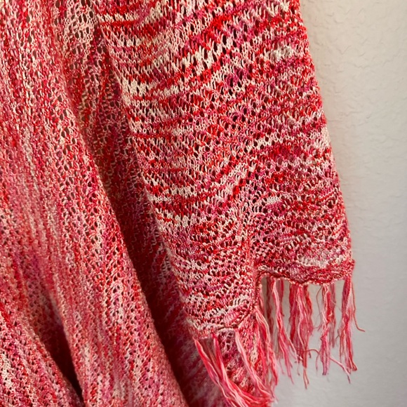 Lightweight poncho style topper. Has sleeves. Size L - Picture 2 of 2